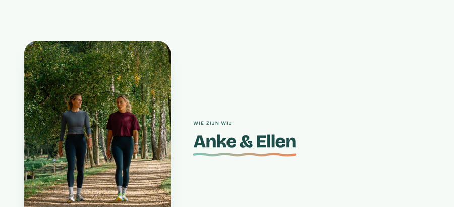 Anke en Ellen op een bospad, bij de titel Wie zijn wij